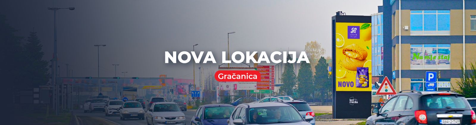 Dvostrani digitalni totem kod TC Bingo u Gračanici, s natpisom „Nova lokacija“